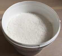 Laden Sie das Bild in den Galerie-Viewer, Totes Meer Salz Mineral | Badesalz - Natur 5kg im Standbeutel - actiMare.de Shop